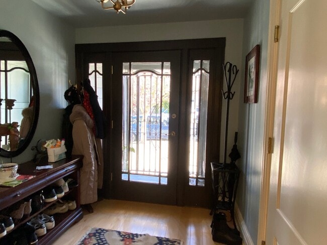 Foto del edificio - Epic REA- Serene 2 BR/1 BA Flat w/Private Deck & Yard in Lone Mountain