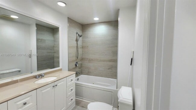 Foto del edificio - 841 NW 81st Ave
