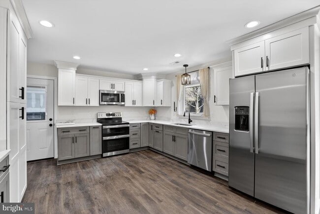 Building Photo - 10160 Dahlgren Rd