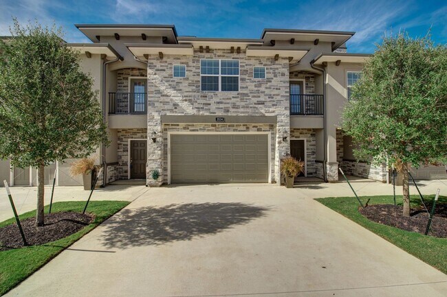 Building Photo - IMMEDIATE MOVE IN! The Best Townhome Commu...