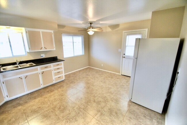 Foto del edificio - 15225 N 25th Pl