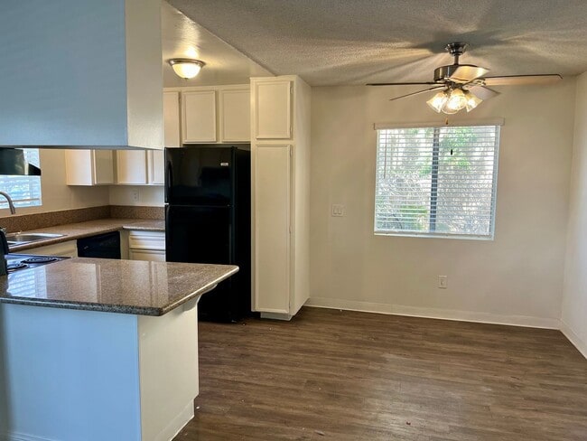 Building Photo - Remodeled 3 Bed/ 2 Bath Clairemont Mesa