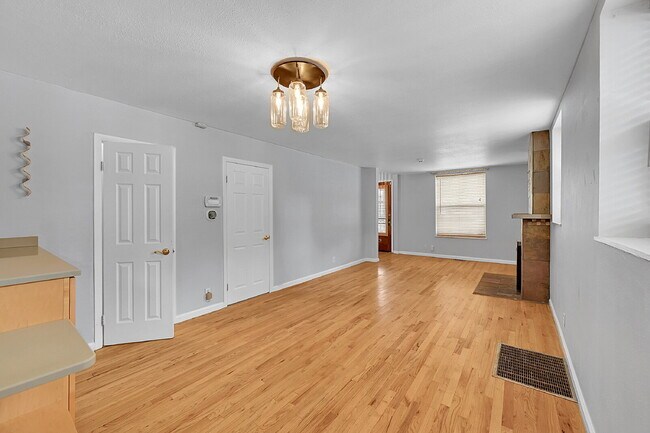 Foto del edificio - $2,295.00 - 3 Bedrooms, 1.5 Bathroom, Town...