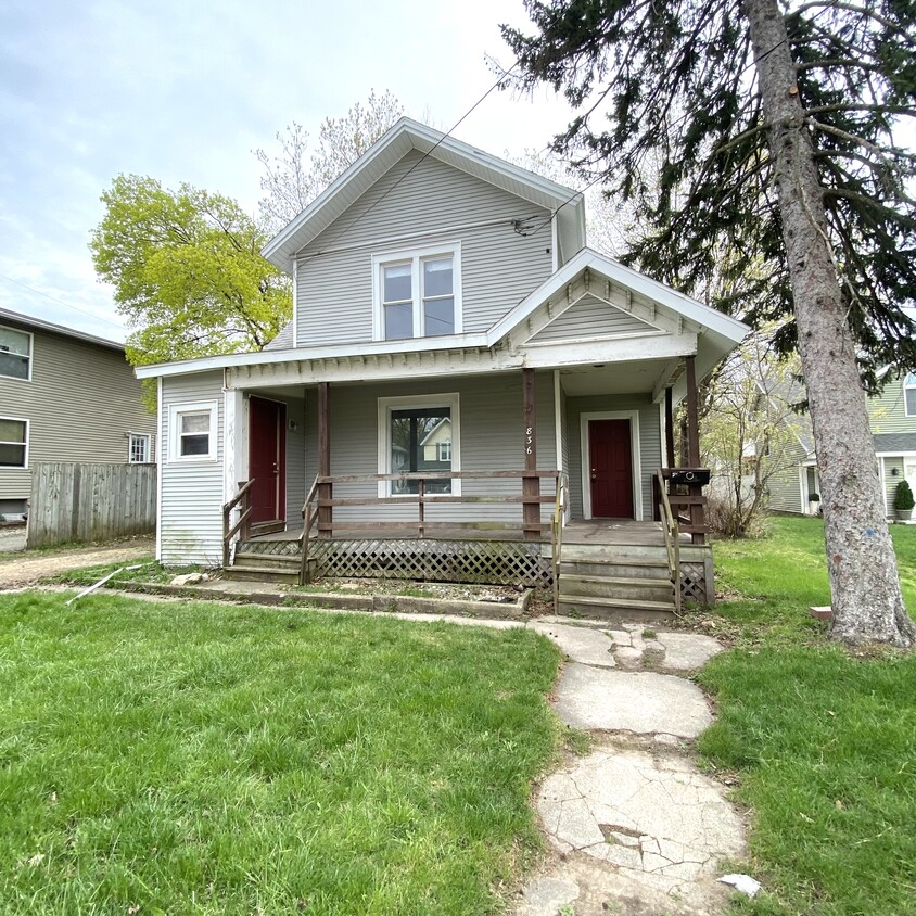 Foto principal - 836 E Shiawassee St