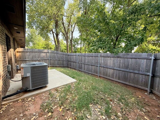 Building Photo - 7508 Redbud Villas Ct