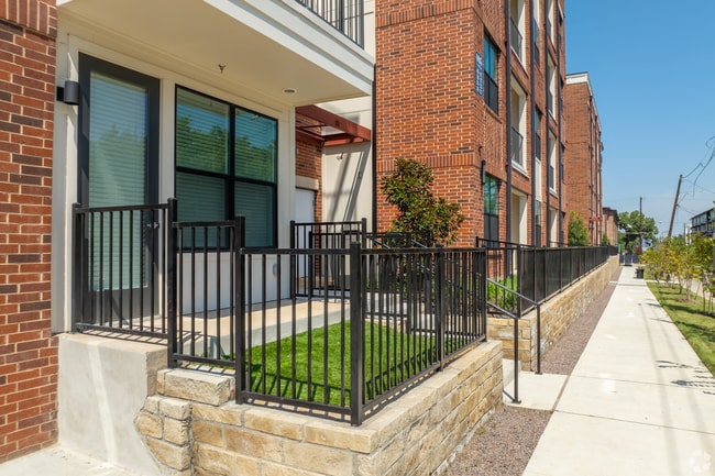 Building Photo - The Bowie at Bishop Ridge