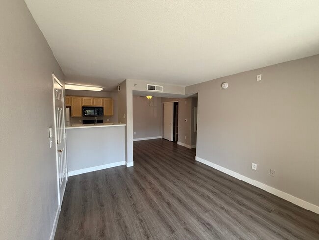Foto del edificio - 950 Seven Hills Dr
