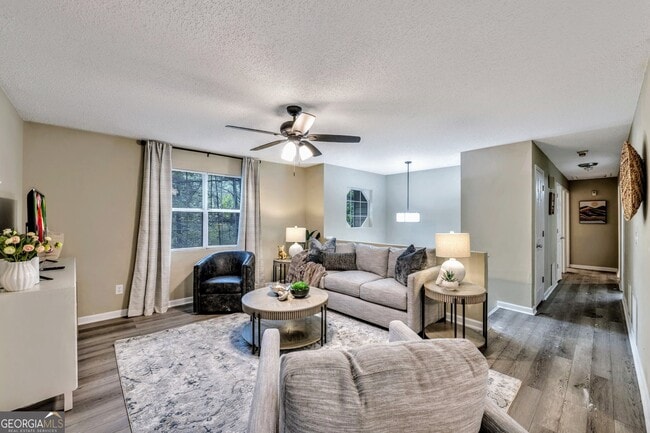 Building Photo - 8008 Clearview Cir