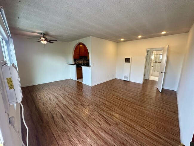 Foto del edificio - 12737 Matteson Ave