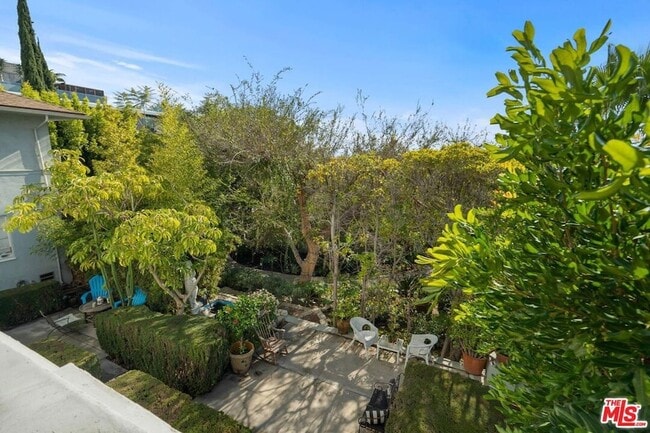 Foto del edificio - 1323 N Olive Dr