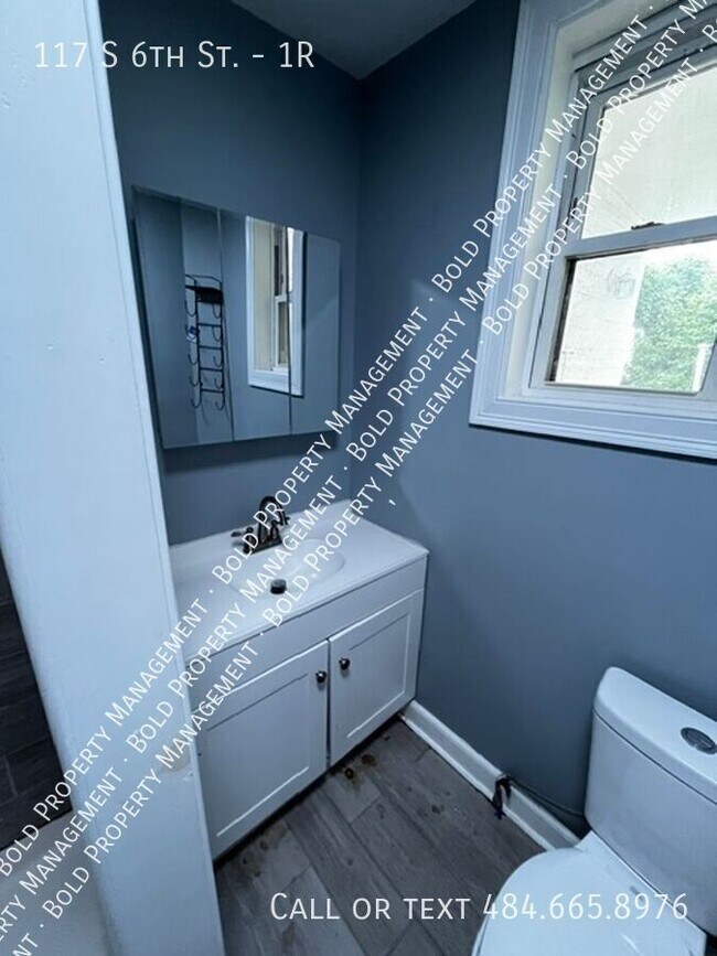 Building Photo - 117 S 6th St