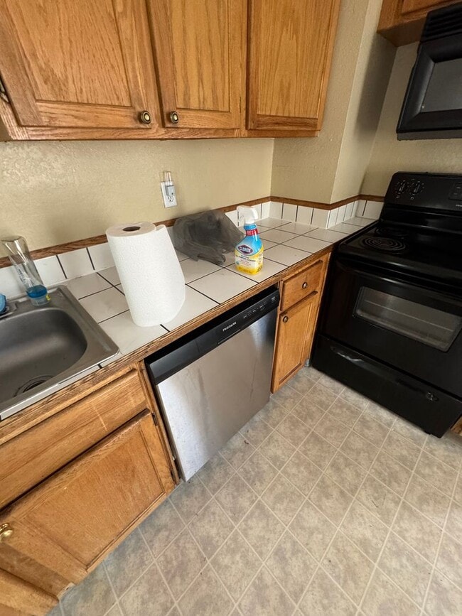 Building Photo - 416 Cascade St