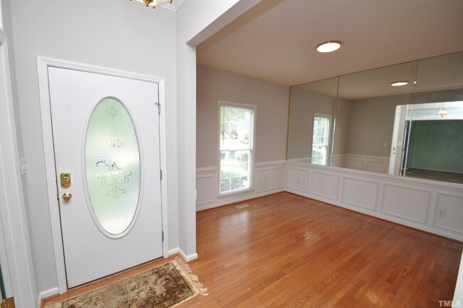 Building Photo - 220 Ravenstone Dr