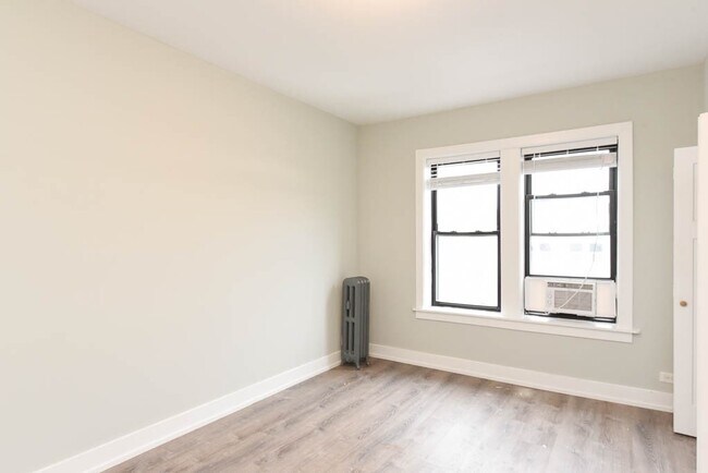 Building Photo - 4854 N Damen Ave