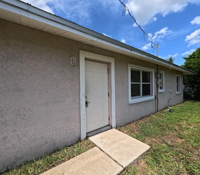 Building Photo - 5555 SE 47th Ave
