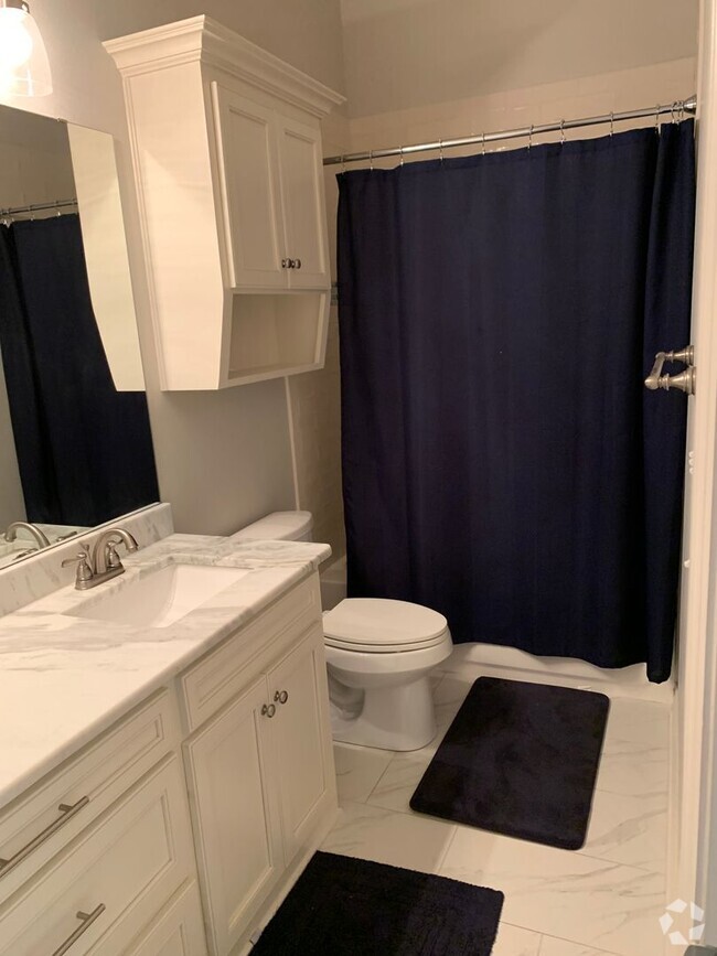 Building Photo - 639 Dumaine Dr