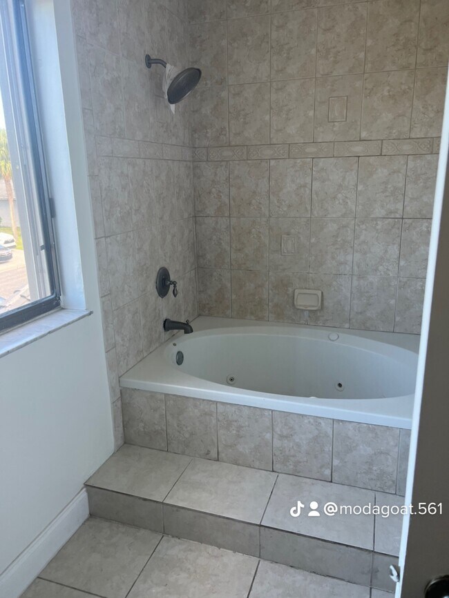 Building Photo - 5652 Strawberry Lakes Cir