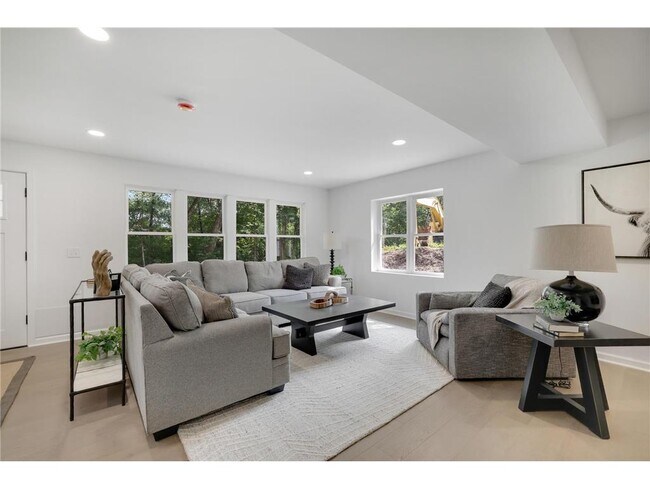 Foto del edificio - 5111 Colonial Dr