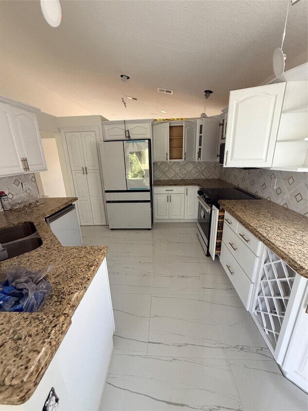 Foto principal - 3380 NW 78th Ave