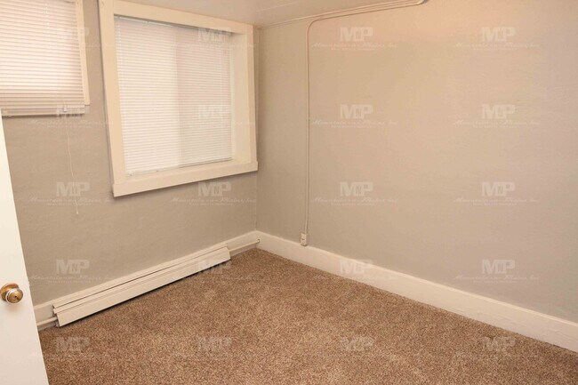 Foto del edificio - 216 E Myrtle St