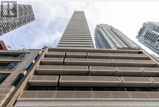 Building Photo - 2221 Yonge St