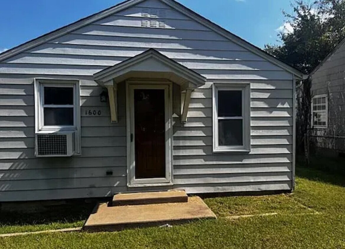 Foto principal - 1600 S Oak Ave
