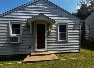Building Photo - 1600 S Oak Ave