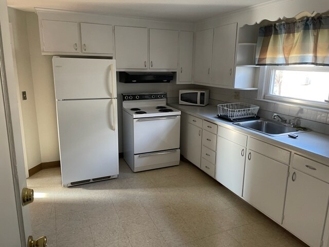 Foto del edificio - 376 Quaker Ln S