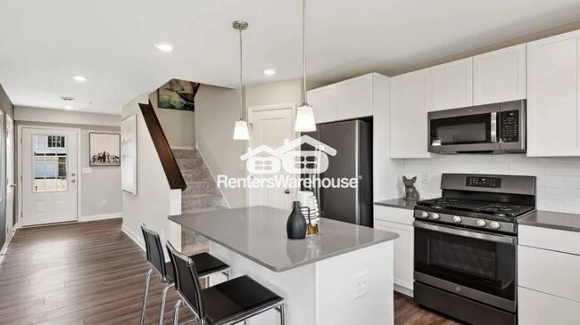 Building Photo - 1062 Jubert Dr