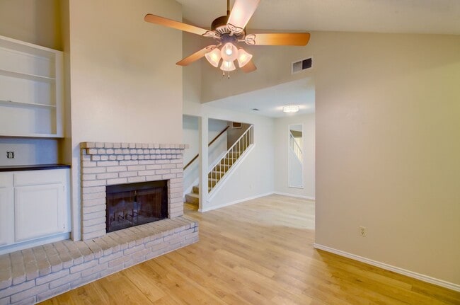 Foto del edificio - What an AMAZING place to call HOME!!!