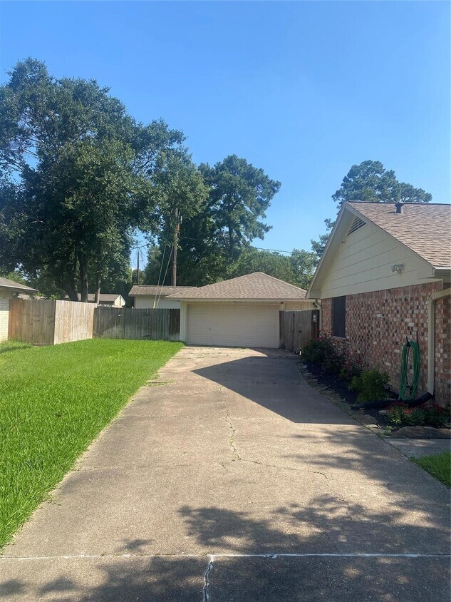 Foto principal - 3206 Vandyke Dr