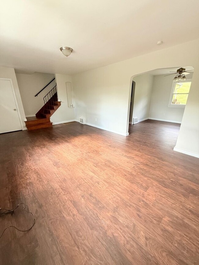Building Photo - Beautiful Newly Renovated 2BD 1BA Home in ...