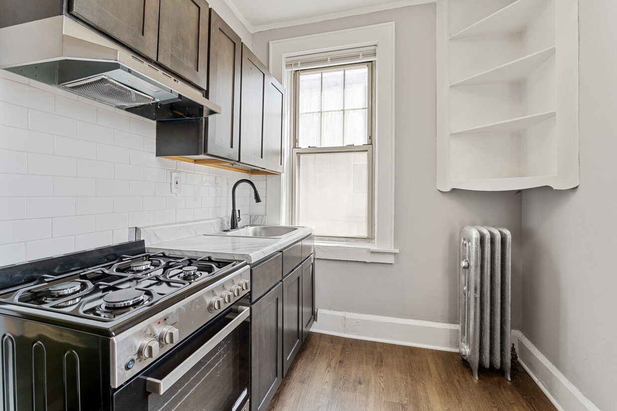 Photo - 382 Bloomfield Ave --305