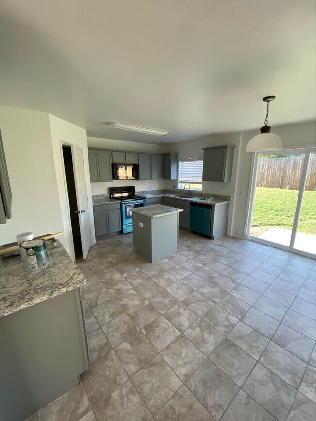 Building Photo - 4529 Blue Jay Ln