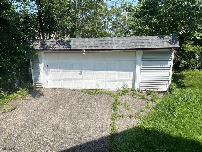 Building Photo - 3613 E 135th St