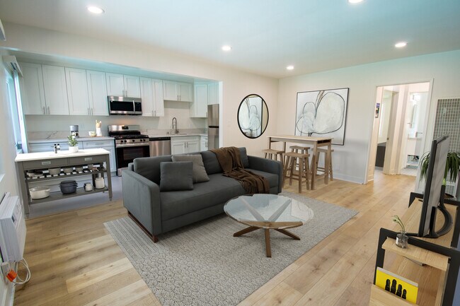 Foto del edificio - Bright & Spacious Renovated Apartments – Prime West Hollywood Location