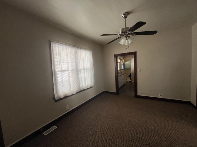 Building Photo - 1554 S Morton Ave