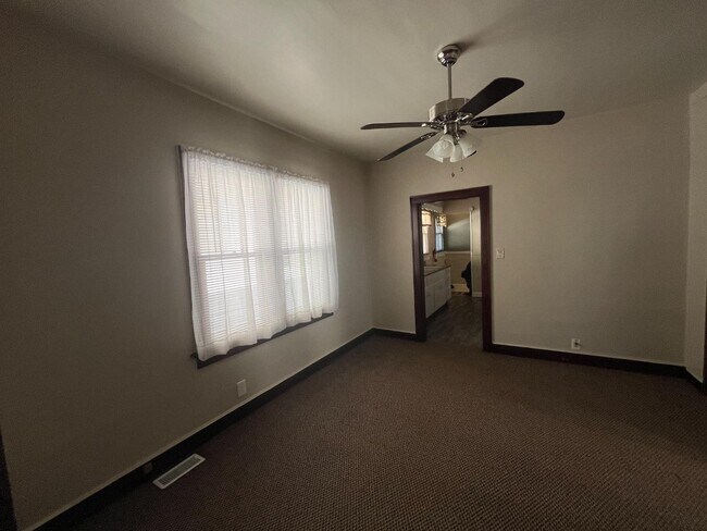 Foto del edificio - 1554 S Morton Ave