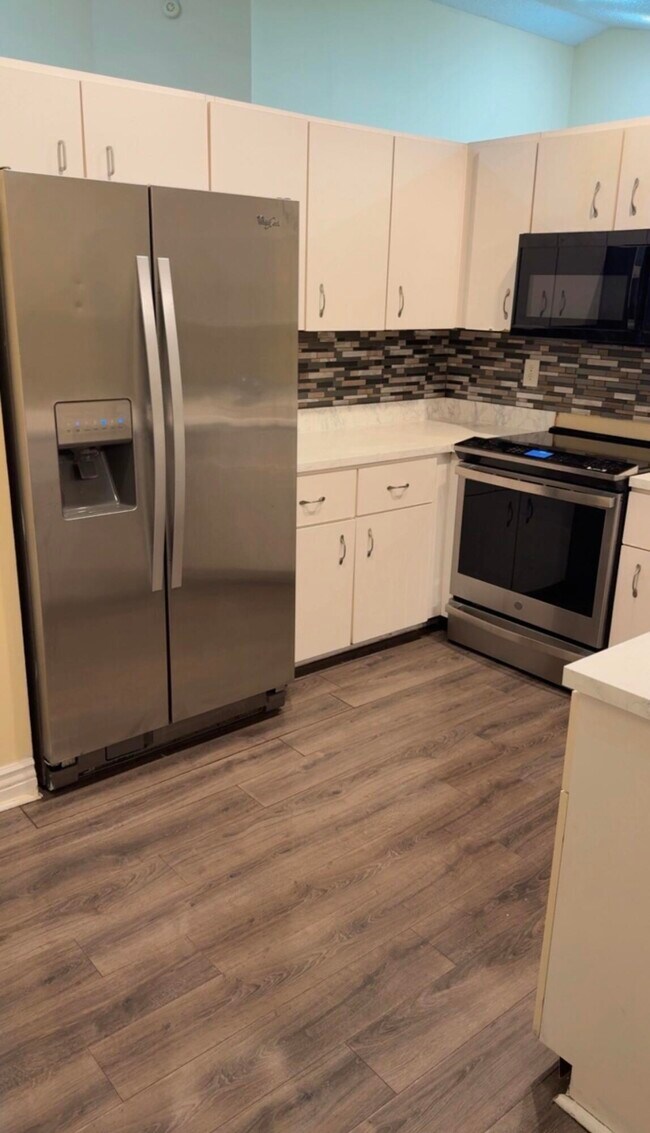 Foto del edificio - 7640 Forest Green Ln