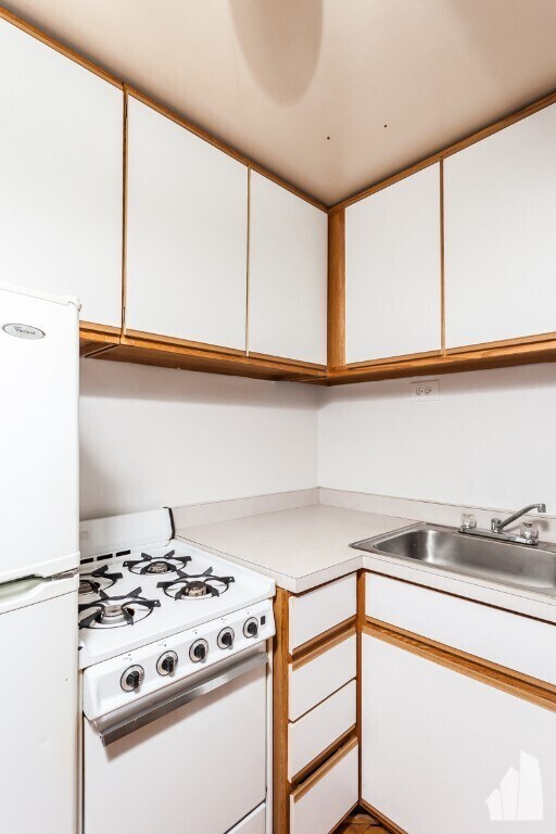 Primary Photo - 633 W Deming Pl