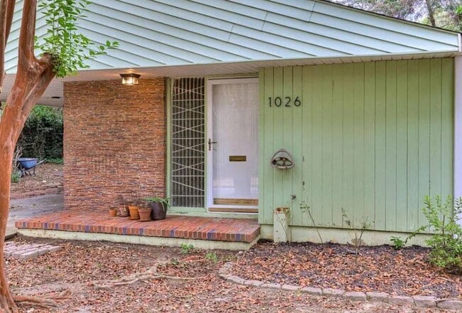 Building Photo - 1026 Clark Rd SW