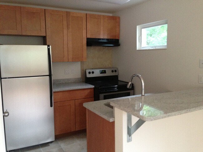 Foto del edificio - 1738 Main St