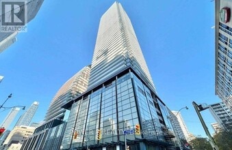 Building Photo - 501 Yonge St