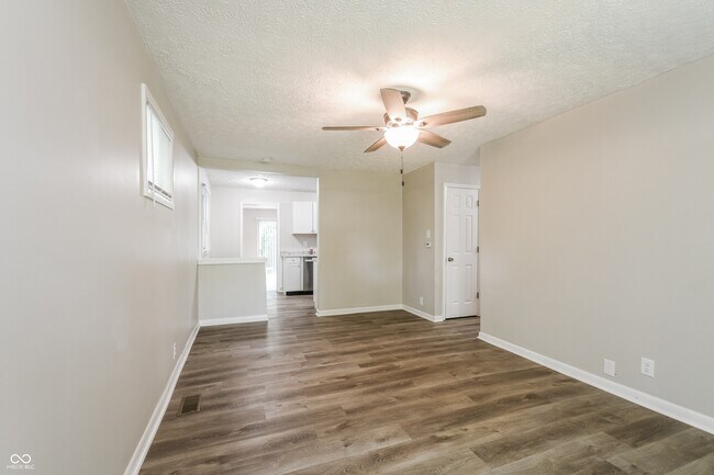 Foto del edificio - 2203 E 67th St