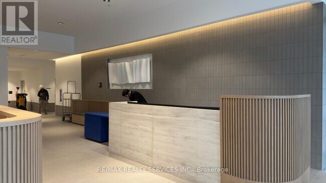 Building Photo - 395 Square One Dr