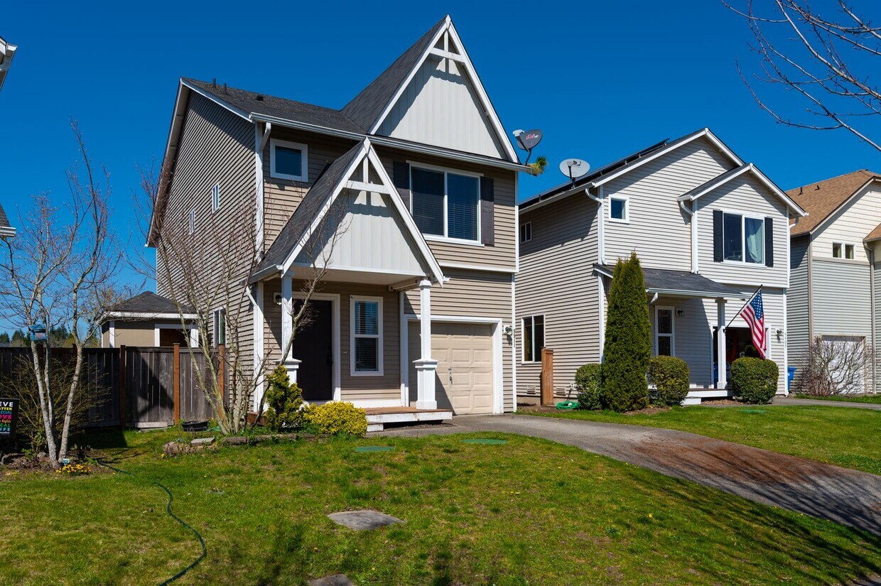 Foto principal - 3 Bedroom 2.5 Bath with fenced yard