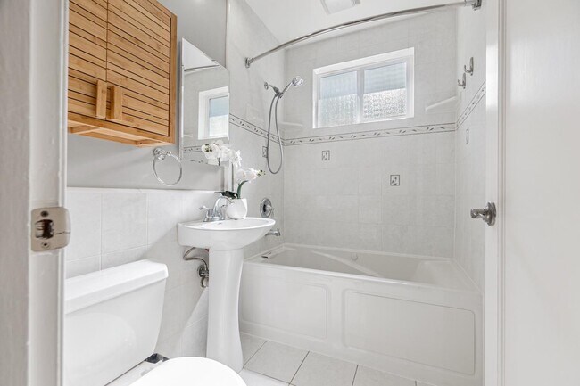 Building Photo - 2297 St Francis Dr