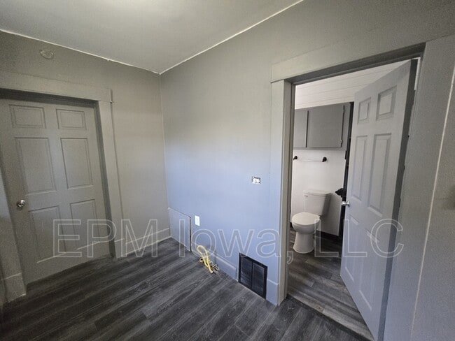 Building Photo - 709 Kern St