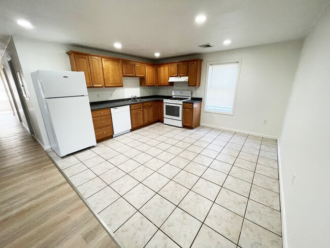 Photo - 1508 Hyde Park Ave Townhome