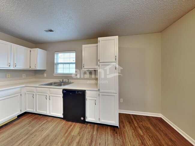 Building Photo - 17317 Pine Wood Ln